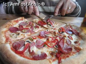 [P21] Pizza cu de toate » foto by Michi
 - 
<span class="allrVoted glyphicon glyphicon-heart hidden" id="av926705"></span>
<a class="m-l-10 hidden" id="sv926705" onclick="voting_Foto_DelVot(,926705,4083)" role="button">șterge vot <span class="glyphicon glyphicon-remove"></span></a>
<a id="v9926705" class=" c-red"  onclick="voting_Foto_SetVot(926705)" role="button"><span class="glyphicon glyphicon-heart-empty"></span> <b>LIKE</b> = Votează poza</a> <img class="hidden"  id="f926705W9" src="/imagini/loader.gif" border="0" /><span class="AjErrMes hidden" id="e926705ErM"></span>