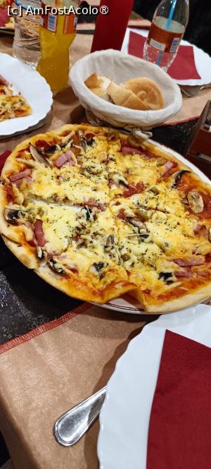 [P14] Corul de copii: pizaaaa... » foto by tata123 🔱
 - 
<span class="allrVoted glyphicon glyphicon-heart hidden" id="av1402874"></span>
<a class="m-l-10 hidden" id="sv1402874" onclick="voting_Foto_DelVot(,1402874,4083)" role="button">șterge vot <span class="glyphicon glyphicon-remove"></span></a>
<a id="v91402874" class=" c-red"  onclick="voting_Foto_SetVot(1402874)" role="button"><span class="glyphicon glyphicon-heart-empty"></span> <b>LIKE</b> = Votează poza</a> <img class="hidden"  id="f1402874W9" src="/imagini/loader.gif" border="0" /><span class="AjErrMes hidden" id="e1402874ErM"></span>