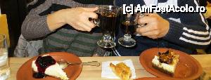 [P09] Prăjitură de brânză (stînga) și prăjitură cu nuci (dreapta).  » foto by tata123 🔱
 - 
<span class="allrVoted glyphicon glyphicon-heart hidden" id="av589253"></span>
<a class="m-l-10 hidden" id="sv589253" onclick="voting_Foto_DelVot(,589253,4083)" role="button">șterge vot <span class="glyphicon glyphicon-remove"></span></a>
<a id="v9589253" class=" c-red"  onclick="voting_Foto_SetVot(589253)" role="button"><span class="glyphicon glyphicon-heart-empty"></span> <b>LIKE</b> = Votează poza</a> <img class="hidden"  id="f589253W9" src="/imagini/loader.gif" border="0" /><span class="AjErrMes hidden" id="e589253ErM"></span>