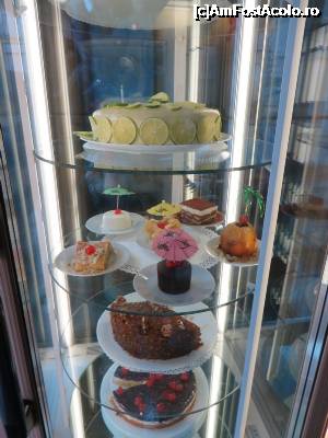 [P18] Vitrina cu deserturi - Cuptorul cu lemne.  » foto by tata123 🔱
 - 
<span class="allrVoted glyphicon glyphicon-heart hidden" id="av699802"></span>
<a class="m-l-10 hidden" id="sv699802" onclick="voting_Foto_DelVot(,699802,4083)" role="button">șterge vot <span class="glyphicon glyphicon-remove"></span></a>
<a id="v9699802" class=" c-red"  onclick="voting_Foto_SetVot(699802)" role="button"><span class="glyphicon glyphicon-heart-empty"></span> <b>LIKE</b> = Votează poza</a> <img class="hidden"  id="f699802W9" src="/imagini/loader.gif" border="0" /><span class="AjErrMes hidden" id="e699802ErM"></span>