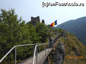 [P24] Cetatea Poienari - Ne apropiem.  » foto by iulianic
 - 
<span class="allrVoted glyphicon glyphicon-heart hidden" id="av694980"></span>
<a class="m-l-10 hidden" id="sv694980" onclick="voting_Foto_DelVot(,694980,4095)" role="button">șterge vot <span class="glyphicon glyphicon-remove"></span></a>
<a id="v9694980" class=" c-red"  onclick="voting_Foto_SetVot(694980)" role="button"><span class="glyphicon glyphicon-heart-empty"></span> <b>LIKE</b> = Votează poza</a> <img class="hidden"  id="f694980W9" src="/imagini/loader.gif" border="0" /><span class="AjErrMes hidden" id="e694980ErM"></span>