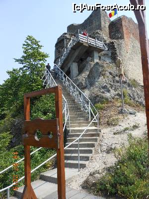 [P26] Cetatea Poienari - Ultimele trepte.  » foto by iulianic
 - 
<span class="allrVoted glyphicon glyphicon-heart hidden" id="av694982"></span>
<a class="m-l-10 hidden" id="sv694982" onclick="voting_Foto_DelVot(,694982,4095)" role="button">șterge vot <span class="glyphicon glyphicon-remove"></span></a>
<a id="v9694982" class=" c-red"  onclick="voting_Foto_SetVot(694982)" role="button"><span class="glyphicon glyphicon-heart-empty"></span> <b>LIKE</b> = Votează poza</a> <img class="hidden"  id="f694982W9" src="/imagini/loader.gif" border="0" /><span class="AjErrMes hidden" id="e694982ErM"></span>