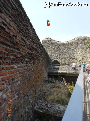 [P40] Cetatea Poienari - Tricolorul românesc pe zidurile cetății.  » foto by iulianic
 - 
<span class="allrVoted glyphicon glyphicon-heart hidden" id="av694996"></span>
<a class="m-l-10 hidden" id="sv694996" onclick="voting_Foto_DelVot(,694996,4095)" role="button">șterge vot <span class="glyphicon glyphicon-remove"></span></a>
<a id="v9694996" class=" c-red"  onclick="voting_Foto_SetVot(694996)" role="button"><span class="glyphicon glyphicon-heart-empty"></span> <b>LIKE</b> = Votează poza</a> <img class="hidden"  id="f694996W9" src="/imagini/loader.gif" border="0" /><span class="AjErrMes hidden" id="e694996ErM"></span>