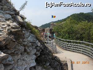 [P44] Cetatea Poienari - La plimbare prin cetate.  » foto by iulianic
 - 
<span class="allrVoted glyphicon glyphicon-heart hidden" id="av695000"></span>
<a class="m-l-10 hidden" id="sv695000" onclick="voting_Foto_DelVot(,695000,4095)" role="button">șterge vot <span class="glyphicon glyphicon-remove"></span></a>
<a id="v9695000" class=" c-red"  onclick="voting_Foto_SetVot(695000)" role="button"><span class="glyphicon glyphicon-heart-empty"></span> <b>LIKE</b> = Votează poza</a> <img class="hidden"  id="f695000W9" src="/imagini/loader.gif" border="0" /><span class="AjErrMes hidden" id="e695000ErM"></span>