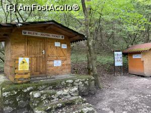 [P19] Cheile Turzii - de aici ar fi trebuit sa luam biletele » foto by mishu
 - 
<span class="allrVoted glyphicon glyphicon-heart hidden" id="av1327833"></span>
<a class="m-l-10 hidden" id="sv1327833" onclick="voting_Foto_DelVot(,1327833,4100)" role="button">șterge vot <span class="glyphicon glyphicon-remove"></span></a>
<a id="v91327833" class=" c-red"  onclick="voting_Foto_SetVot(1327833)" role="button"><span class="glyphicon glyphicon-heart-empty"></span> <b>LIKE</b> = Votează poza</a> <img class="hidden"  id="f1327833W9" src="/imagini/loader.gif" border="0" /><span class="AjErrMes hidden" id="e1327833ErM"></span>