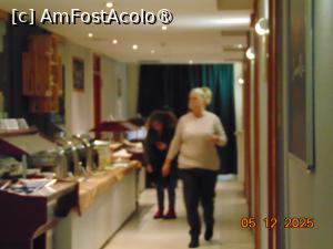 [P40] holul dintre cele doua sali unde erau produsele pt MD » foto by Yolanda
 - 
<span class="allrVoted glyphicon glyphicon-heart hidden" id="av1511369"></span>
<a class="m-l-10 hidden" id="sv1511369" onclick="voting_Foto_DelVot(,1511369,4150)" role="button">șterge vot <span class="glyphicon glyphicon-remove"></span></a>
<a id="v91511369" class=" c-red"  onclick="voting_Foto_SetVot(1511369)" role="button"><span class="glyphicon glyphicon-heart-empty"></span> <b>LIKE</b> = Votează poza</a> <img class="hidden"  id="f1511369W9" src="/imagini/loader.gif" border="0" /><span class="AjErrMes hidden" id="e1511369ErM"></span>