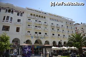 [P56] Frumoasa cladire din Piata Aristotelus » foto by Muffin2009*
 - 
<span class="allrVoted glyphicon glyphicon-heart hidden" id="av398052"></span>
<a class="m-l-10 hidden" id="sv398052" onclick="voting_Foto_DelVot(,398052,4165)" role="button">șterge vot <span class="glyphicon glyphicon-remove"></span></a>
<a id="v9398052" class=" c-red"  onclick="voting_Foto_SetVot(398052)" role="button"><span class="glyphicon glyphicon-heart-empty"></span> <b>LIKE</b> = Votează poza</a> <img class="hidden"  id="f398052W9" src="/imagini/loader.gif" border="0" /><span class="AjErrMes hidden" id="e398052ErM"></span>