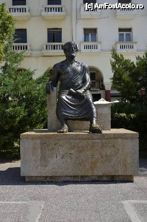 [P62] Celebra Statuie a lui Aristotel » foto by Muffin2009*
 - 
<span class="allrVoted glyphicon glyphicon-heart hidden" id="av398058"></span>
<a class="m-l-10 hidden" id="sv398058" onclick="voting_Foto_DelVot(,398058,4165)" role="button">șterge vot <span class="glyphicon glyphicon-remove"></span></a>
<a id="v9398058" class=" c-red"  onclick="voting_Foto_SetVot(398058)" role="button"><span class="glyphicon glyphicon-heart-empty"></span> <b>LIKE</b> = Votează poza</a> <img class="hidden"  id="f398058W9" src="/imagini/loader.gif" border="0" /><span class="AjErrMes hidden" id="e398058ErM"></span>