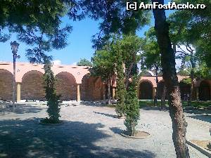 [P16] Salonic - curtea Manastirii Vlatadon » foto by calator2000
 - 
<span class="allrVoted glyphicon glyphicon-heart hidden" id="av565730"></span>
<a class="m-l-10 hidden" id="sv565730" onclick="voting_Foto_DelVot(,565730,4165)" role="button">șterge vot <span class="glyphicon glyphicon-remove"></span></a>
<a id="v9565730" class=" c-red"  onclick="voting_Foto_SetVot(565730)" role="button"><span class="glyphicon glyphicon-heart-empty"></span> <b>LIKE</b> = Votează poza</a> <img class="hidden"  id="f565730W9" src="/imagini/loader.gif" border="0" /><span class="AjErrMes hidden" id="e565730ErM"></span>
