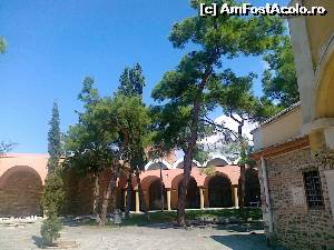 [P19] Salonic - curtea Manastirii Vlatadon » foto by calator2000
 - 
<span class="allrVoted glyphicon glyphicon-heart hidden" id="av565734"></span>
<a class="m-l-10 hidden" id="sv565734" onclick="voting_Foto_DelVot(,565734,4165)" role="button">șterge vot <span class="glyphicon glyphicon-remove"></span></a>
<a id="v9565734" class=" c-red"  onclick="voting_Foto_SetVot(565734)" role="button"><span class="glyphicon glyphicon-heart-empty"></span> <b>LIKE</b> = Votează poza</a> <img class="hidden"  id="f565734W9" src="/imagini/loader.gif" border="0" /><span class="AjErrMes hidden" id="e565734ErM"></span>