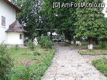 [P08] Manastirea Varatec - in curtea manastirii » foto by danoradea
 - 
<span class="allrVoted glyphicon glyphicon-heart hidden" id="av34580"></span>
<a class="m-l-10 hidden" id="sv34580" onclick="voting_Foto_DelVot(,34580,4183)" role="button">șterge vot <span class="glyphicon glyphicon-remove"></span></a>
<a id="v934580" class=" c-red"  onclick="voting_Foto_SetVot(34580)" role="button"><span class="glyphicon glyphicon-heart-empty"></span> <b>LIKE</b> = Votează poza</a> <img class="hidden"  id="f34580W9" src="/imagini/loader.gif" border="0" /><span class="AjErrMes hidden" id="e34580ErM"></span>