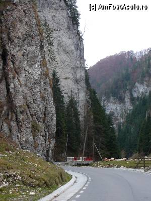 P06 [NOV-2012] Locul unde Cheia Mare se termină. Tot aici am găsit şi primele case. 