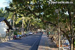 [P22] pe dreapta plaja, pe stanga unul dintre cele mai mari si mai luxoase resorturi din Phuket » foto by andreea72
 - 
<span class="allrVoted glyphicon glyphicon-heart hidden" id="av569101"></span>
<a class="m-l-10 hidden" id="sv569101" onclick="voting_Foto_DelVot(,569101,4203)" role="button">șterge vot <span class="glyphicon glyphicon-remove"></span></a>
<a id="v9569101" class=" c-red"  onclick="voting_Foto_SetVot(569101)" role="button"><span class="glyphicon glyphicon-heart-empty"></span> <b>LIKE</b> = Votează poza</a> <img class="hidden"  id="f569101W9" src="/imagini/loader.gif" border="0" /><span class="AjErrMes hidden" id="e569101ErM"></span>