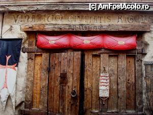 [P06] O taverna veche care dateaza din anul scris pe barna de deasupra. Parca te astepti sa se tranteasca usa de perete si sa apara un cavaler imbracat in armura.  » foto by alunelu69
 - 
<span class="allrVoted glyphicon glyphicon-heart hidden" id="av509610"></span>
<a class="m-l-10 hidden" id="sv509610" onclick="voting_Foto_DelVot(,509610,4214)" role="button">șterge vot <span class="glyphicon glyphicon-remove"></span></a>
<a id="v9509610" class=" c-red"  onclick="voting_Foto_SetVot(509610)" role="button"><span class="glyphicon glyphicon-heart-empty"></span> <b>LIKE</b> = Votează poza</a> <img class="hidden"  id="f509610W9" src="/imagini/loader.gif" border="0" /><span class="AjErrMes hidden" id="e509610ErM"></span>