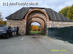 [P02] 02. Nu putem admira decât poarta de la intrare. » foto by msnd
 - 
<span class="allrVoted glyphicon glyphicon-heart hidden" id="av1504600"></span>
<a class="m-l-10 hidden" id="sv1504600" onclick="voting_Foto_DelVot(,1504600,4219)" role="button">șterge vot <span class="glyphicon glyphicon-remove"></span></a>
<a id="v91504600" class=" c-red"  onclick="voting_Foto_SetVot(1504600)" role="button"><span class="glyphicon glyphicon-heart-empty"></span> <b>LIKE</b> = Votează poza</a> <img class="hidden"  id="f1504600W9" src="/imagini/loader.gif" border="0" /><span class="AjErrMes hidden" id="e1504600ErM"></span>