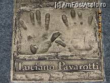 [P23] Luciano Pavarotti a trecut pe la Teatru Riverdance » foto by a.sr*
 - 
<span class="allrVoted glyphicon glyphicon-heart hidden" id="av260587"></span>
<a class="m-l-10 hidden" id="sv260587" onclick="voting_Foto_DelVot(,260587,4261)" role="button">șterge vot <span class="glyphicon glyphicon-remove"></span></a>
<a id="v9260587" class=" c-red"  onclick="voting_Foto_SetVot(260587)" role="button"><span class="glyphicon glyphicon-heart-empty"></span> <b>LIKE</b> = Votează poza</a> <img class="hidden"  id="f260587W9" src="/imagini/loader.gif" border="0" /><span class="AjErrMes hidden" id="e260587ErM"></span>