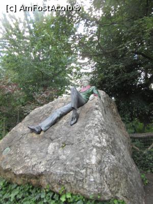 [P18] Statuia lui Oscar Wilde în Merrion Square » foto by Michi
 - 
<span class="allrVoted glyphicon glyphicon-heart hidden" id="av882486"></span>
<a class="m-l-10 hidden" id="sv882486" onclick="voting_Foto_DelVot(,882486,4261)" role="button">șterge vot <span class="glyphicon glyphicon-remove"></span></a>
<a id="v9882486" class=" c-red"  onclick="voting_Foto_SetVot(882486)" role="button"><span class="glyphicon glyphicon-heart-empty"></span> <b>LIKE</b> = Votează poza</a> <img class="hidden"  id="f882486W9" src="/imagini/loader.gif" border="0" /><span class="AjErrMes hidden" id="e882486ErM"></span>