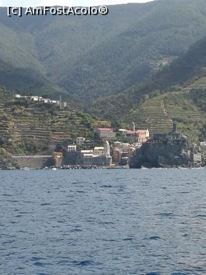 [P19] Vernazza văzută de pe mare (zoom)  » foto by crismis
 - 
<span class="allrVoted glyphicon glyphicon-heart hidden" id="av934217"></span>
<a class="m-l-10 hidden" id="sv934217" onclick="voting_Foto_DelVot(,934217,4285)" role="button">șterge vot <span class="glyphicon glyphicon-remove"></span></a>
<a id="v9934217" class=" c-red"  onclick="voting_Foto_SetVot(934217)" role="button"><span class="glyphicon glyphicon-heart-empty"></span> <b>LIKE</b> = Votează poza</a> <img class="hidden"  id="f934217W9" src="/imagini/loader.gif" border="0" /><span class="AjErrMes hidden" id="e934217ErM"></span>