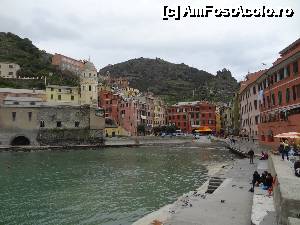 [P18] Vernazza - piazza Marconi » foto by BOGDAN DSN
 - 
<span class="allrVoted glyphicon glyphicon-heart hidden" id="av494129"></span>
<a class="m-l-10 hidden" id="sv494129" onclick="voting_Foto_DelVot(,494129,4285)" role="button">șterge vot <span class="glyphicon glyphicon-remove"></span></a>
<a id="v9494129" class=" c-red"  onclick="voting_Foto_SetVot(494129)" role="button"><span class="glyphicon glyphicon-heart-empty"></span> <b>LIKE</b> = Votează poza</a> <img class="hidden"  id="f494129W9" src="/imagini/loader.gif" border="0" /><span class="AjErrMes hidden" id="e494129ErM"></span>