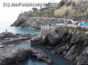 [P35] Portul din Manarola cu potecile din dreapta pentru imagini spectaculoase asupra satului.  » foto by Aurici
 - 
<span class="allrVoted glyphicon glyphicon-heart hidden" id="av967566"></span>
<a class="m-l-10 hidden" id="sv967566" onclick="voting_Foto_DelVot(,967566,4285)" role="button">șterge vot <span class="glyphicon glyphicon-remove"></span></a>
<a id="v9967566" class=" c-red"  onclick="voting_Foto_SetVot(967566)" role="button"><span class="glyphicon glyphicon-heart-empty"></span> <b>LIKE</b> = Votează poza</a> <img class="hidden"  id="f967566W9" src="/imagini/loader.gif" border="0" /><span class="AjErrMes hidden" id="e967566ErM"></span>