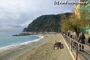 [P10] Plaja din Monterosso » foto by Chloe
 - 
<span class="allrVoted glyphicon glyphicon-heart hidden" id="av588421"></span>
<a class="m-l-10 hidden" id="sv588421" onclick="voting_Foto_DelVot(,588421,4285)" role="button">șterge vot <span class="glyphicon glyphicon-remove"></span></a>
<a id="v9588421" class=" c-red"  onclick="voting_Foto_SetVot(588421)" role="button"><span class="glyphicon glyphicon-heart-empty"></span> <b>LIKE</b> = Votează poza</a> <img class="hidden"  id="f588421W9" src="/imagini/loader.gif" border="0" /><span class="AjErrMes hidden" id="e588421ErM"></span>