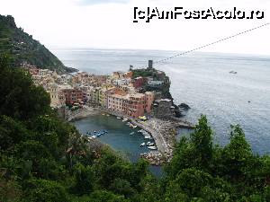 [P27] Vernazza văzut de pe Sentiero Azzurro » foto by Mika
 - 
<span class="allrVoted glyphicon glyphicon-heart hidden" id="av687271"></span>
<a class="m-l-10 hidden" id="sv687271" onclick="voting_Foto_DelVot(,687271,4285)" role="button">șterge vot <span class="glyphicon glyphicon-remove"></span></a>
<a id="v9687271" class=" c-red"  onclick="voting_Foto_SetVot(687271)" role="button"><span class="glyphicon glyphicon-heart-empty"></span> <b>LIKE</b> = Votează poza</a> <img class="hidden"  id="f687271W9" src="/imagini/loader.gif" border="0" /><span class="AjErrMes hidden" id="e687271ErM"></span>