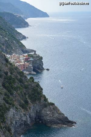 [P03] Vernazza vazuta de pe cararea spre Monterosso » foto by msc*
 - 
<span class="allrVoted glyphicon glyphicon-heart hidden" id="av680378"></span>
<a class="m-l-10 hidden" id="sv680378" onclick="voting_Foto_DelVot(,680378,4285)" role="button">șterge vot <span class="glyphicon glyphicon-remove"></span></a>
<a id="v9680378" class=" c-red"  onclick="voting_Foto_SetVot(680378)" role="button"><span class="glyphicon glyphicon-heart-empty"></span> <b>LIKE</b> = Votează poza</a> <img class="hidden"  id="f680378W9" src="/imagini/loader.gif" border="0" /><span class="AjErrMes hidden" id="e680378ErM"></span>