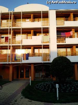 [P03] Hotelul Nessebar, imagine din strada principala. Pe usa de la parter care se vede se intra in sala fitness.  » foto by diana.radu*
 - 
<span class="allrVoted glyphicon glyphicon-heart hidden" id="av536180"></span>
<a class="m-l-10 hidden" id="sv536180" onclick="voting_Foto_DelVot(,536180,4294)" role="button">șterge vot <span class="glyphicon glyphicon-remove"></span></a>
<a id="v9536180" class=" c-red"  onclick="voting_Foto_SetVot(536180)" role="button"><span class="glyphicon glyphicon-heart-empty"></span> <b>LIKE</b> = Votează poza</a> <img class="hidden"  id="f536180W9" src="/imagini/loader.gif" border="0" /><span class="AjErrMes hidden" id="e536180ErM"></span>
