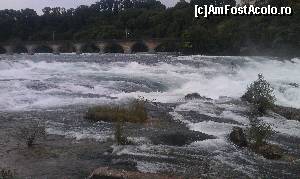 [P17] Podul de cale ferată ce traversează Rinul în amonte de cascadă. Cascada Rinului, Neuhausen, cantonul Schaffhausen, Elveția.  » foto by traian.leuca †
 - 
<span class="allrVoted glyphicon glyphicon-heart hidden" id="av584922"></span>
<a class="m-l-10 hidden" id="sv584922" onclick="voting_Foto_DelVot(,584922,4297)" role="button">șterge vot <span class="glyphicon glyphicon-remove"></span></a>
<a id="v9584922" class=" c-red"  onclick="voting_Foto_SetVot(584922)" role="button"><span class="glyphicon glyphicon-heart-empty"></span> <b>LIKE</b> = Votează poza</a> <img class="hidden"  id="f584922W9" src="/imagini/loader.gif" border="0" /><span class="AjErrMes hidden" id="e584922ErM"></span>