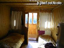 [P16] Interiorul camerei din cabană. În dreapta se vede mini-frigiderul » foto by Costi
 - 
<span class="allrVoted glyphicon glyphicon-heart hidden" id="av117659"></span>
<a class="m-l-10 hidden" id="sv117659" onclick="voting_Foto_DelVot(,117659,4302)" role="button">șterge vot <span class="glyphicon glyphicon-remove"></span></a>
<a id="v9117659" class=" c-red"  onclick="voting_Foto_SetVot(117659)" role="button"><span class="glyphicon glyphicon-heart-empty"></span> <b>LIKE</b> = Votează poza</a> <img class="hidden"  id="f117659W9" src="/imagini/loader.gif" border="0" /><span class="AjErrMes hidden" id="e117659ErM"></span>