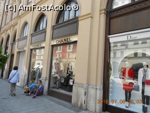 [P08] Bulevardul Maximilian Magazine Brand » foto by lilianaooo
 - 
<span class="allrVoted glyphicon glyphicon-heart hidden" id="av772345"></span>
<a class="m-l-10 hidden" id="sv772345" onclick="voting_Foto_DelVot(,772345,4310)" role="button">șterge vot <span class="glyphicon glyphicon-remove"></span></a>
<a id="v9772345" class=" c-red"  onclick="voting_Foto_SetVot(772345)" role="button"><span class="glyphicon glyphicon-heart-empty"></span> <b>LIKE</b> = Votează poza</a> <img class="hidden"  id="f772345W9" src="/imagini/loader.gif" border="0" /><span class="AjErrMes hidden" id="e772345ErM"></span>