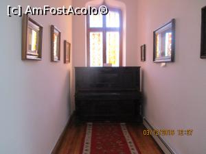 [P24] Cămăruța roșie cu pianină » foto by elviramvio
 - 
<span class="allrVoted glyphicon glyphicon-heart hidden" id="av817615"></span>
<a class="m-l-10 hidden" id="sv817615" onclick="voting_Foto_DelVot(,817615,4329)" role="button">șterge vot <span class="glyphicon glyphicon-remove"></span></a>
<a id="v9817615" class=" c-red"  onclick="voting_Foto_SetVot(817615)" role="button"><span class="glyphicon glyphicon-heart-empty"></span> <b>LIKE</b> = Votează poza</a> <img class="hidden"  id="f817615W9" src="/imagini/loader.gif" border="0" /><span class="AjErrMes hidden" id="e817615ErM"></span>