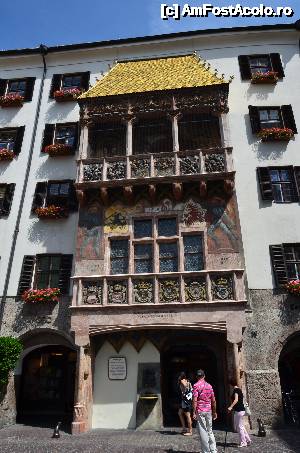 [P17] Innsbruck, Herzog Friedrich Strasse, Goldenes Dachl (Acoperisul de Aur)  » foto by unq
 - 
<span class="allrVoted glyphicon glyphicon-heart hidden" id="av479807"></span>
<a class="m-l-10 hidden" id="sv479807" onclick="voting_Foto_DelVot(,479807,4343)" role="button">șterge vot <span class="glyphicon glyphicon-remove"></span></a>
<a id="v9479807" class=" c-red"  onclick="voting_Foto_SetVot(479807)" role="button"><span class="glyphicon glyphicon-heart-empty"></span> <b>LIKE</b> = Votează poza</a> <img class="hidden"  id="f479807W9" src="/imagini/loader.gif" border="0" /><span class="AjErrMes hidden" id="e479807ErM"></span>