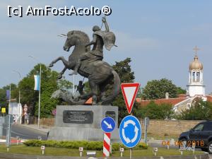 [P01] Pomorie - Statuia Sf. Gheorghe din intersecția străzilor Manastirska și Knjaz Boris I.  » foto by iulianic
 - 
<span class="allrVoted glyphicon glyphicon-heart hidden" id="av975161"></span>
<a class="m-l-10 hidden" id="sv975161" onclick="voting_Foto_DelVot(,975161,4357)" role="button">șterge vot <span class="glyphicon glyphicon-remove"></span></a>
<a id="v9975161" class=" c-red"  onclick="voting_Foto_SetVot(975161)" role="button"><span class="glyphicon glyphicon-heart-empty"></span> <b>LIKE</b> = Votează poza</a> <img class="hidden"  id="f975161W9" src="/imagini/loader.gif" border="0" /><span class="AjErrMes hidden" id="e975161ErM"></span>