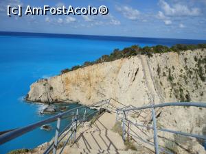 [P65] Porto Katsiki, scările ce duceau spre stânca din dreapta, azi dărâmate de cutremur.  » foto by maryka
 - 
<span class="allrVoted glyphicon glyphicon-heart hidden" id="av883361"></span>
<a class="m-l-10 hidden" id="sv883361" onclick="voting_Foto_DelVot(,883361,4364)" role="button">șterge vot <span class="glyphicon glyphicon-remove"></span></a>
<a id="v9883361" class=" c-red"  onclick="voting_Foto_SetVot(883361)" role="button"><span class="glyphicon glyphicon-heart-empty"></span> <b>LIKE</b> = Votează poza</a> <img class="hidden"  id="f883361W9" src="/imagini/loader.gif" border="0" /><span class="AjErrMes hidden" id="e883361ErM"></span>