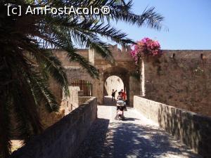 [P20] Rhodos, 2015, Rodos Town, Ambroise Gate.  » foto by maryka
 - 
<span class="allrVoted glyphicon glyphicon-heart hidden" id="av1061038"></span>
<a class="m-l-10 hidden" id="sv1061038" onclick="voting_Foto_DelVot(,1061038,4364)" role="button">șterge vot <span class="glyphicon glyphicon-remove"></span></a>
<a id="v91061038" class=" c-red"  onclick="voting_Foto_SetVot(1061038)" role="button"><span class="glyphicon glyphicon-heart-empty"></span> <b>LIKE</b> = Votează poza</a> <img class="hidden"  id="f1061038W9" src="/imagini/loader.gif" border="0" /><span class="AjErrMes hidden" id="e1061038ErM"></span>