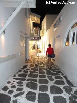 [P41] Labirintul stradutelor albe cicladice, Mykonos Town » foto by zuftim
 - 
<span class="allrVoted glyphicon glyphicon-heart hidden" id="av543292"></span>
<a class="m-l-10 hidden" id="sv543292" onclick="voting_Foto_DelVot(,543292,4364)" role="button">șterge vot <span class="glyphicon glyphicon-remove"></span></a>
<a id="v9543292" class=" c-red"  onclick="voting_Foto_SetVot(543292)" role="button"><span class="glyphicon glyphicon-heart-empty"></span> <b>LIKE</b> = Votează poza</a> <img class="hidden"  id="f543292W9" src="/imagini/loader.gif" border="0" /><span class="AjErrMes hidden" id="e543292ErM"></span>