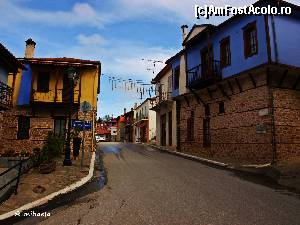 [P16] Case colorate pe str. principala Aristotelous » foto by Mixaela
 - 
<span class="allrVoted glyphicon glyphicon-heart hidden" id="av506356"></span>
<a class="m-l-10 hidden" id="sv506356" onclick="voting_Foto_DelVot(,506356,4378)" role="button">șterge vot <span class="glyphicon glyphicon-remove"></span></a>
<a id="v9506356" class=" c-red"  onclick="voting_Foto_SetVot(506356)" role="button"><span class="glyphicon glyphicon-heart-empty"></span> <b>LIKE</b> = Votează poza</a> <img class="hidden"  id="f506356W9" src="/imagini/loader.gif" border="0" /><span class="AjErrMes hidden" id="e506356ErM"></span>