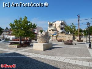 [P18] Piața centrală, de la marginea mării, din Nea Skioni » foto by Costi
 - 
<span class="allrVoted glyphicon glyphicon-heart hidden" id="av866908"></span>
<a class="m-l-10 hidden" id="sv866908" onclick="voting_Foto_DelVot(,866908,4378)" role="button">șterge vot <span class="glyphicon glyphicon-remove"></span></a>
<a id="v9866908" class=" c-red"  onclick="voting_Foto_SetVot(866908)" role="button"><span class="glyphicon glyphicon-heart-empty"></span> <b>LIKE</b> = Votează poza</a> <img class="hidden"  id="f866908W9" src="/imagini/loader.gif" border="0" /><span class="AjErrMes hidden" id="e866908ErM"></span>