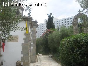 [P05] O bisericuta si un hotel din resortul Pallini, doua cladiri despartite de un parc si cateva secole » foto by dorgo
 - 
<span class="allrVoted glyphicon glyphicon-heart hidden" id="av891690"></span>
<a class="m-l-10 hidden" id="sv891690" onclick="voting_Foto_DelVot(,891690,4378)" role="button">șterge vot <span class="glyphicon glyphicon-remove"></span></a>
<a id="v9891690" class=" c-red"  onclick="voting_Foto_SetVot(891690)" role="button"><span class="glyphicon glyphicon-heart-empty"></span> <b>LIKE</b> = Votează poza</a> <img class="hidden"  id="f891690W9" src="/imagini/loader.gif" border="0" /><span class="AjErrMes hidden" id="e891690ErM"></span>