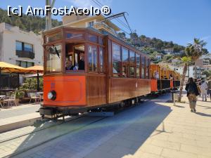 P08 [APR-2023] Port de Soller; celebrul tren istoric străbătând strada principală a stațiunii