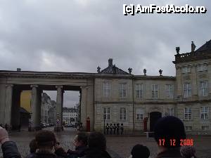 [P58] Schimbarea gărzii la Amalienborg » foto by abancor
 - 
<span class="allrVoted glyphicon glyphicon-heart hidden" id="av417603"></span>
<a class="m-l-10 hidden" id="sv417603" onclick="voting_Foto_DelVot(,417603,4424)" role="button">șterge vot <span class="glyphicon glyphicon-remove"></span></a>
<a id="v9417603" class=" c-red"  onclick="voting_Foto_SetVot(417603)" role="button"><span class="glyphicon glyphicon-heart-empty"></span> <b>LIKE</b> = Votează poza</a> <img class="hidden"  id="f417603W9" src="/imagini/loader.gif" border="0" /><span class="AjErrMes hidden" id="e417603ErM"></span>