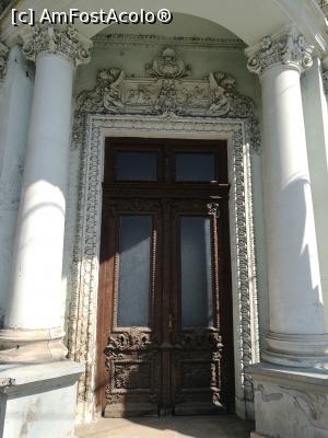 [P48] Farmacia Ținc, în prezent Muzeul Colecțiilor; ușa de la intrarea principală din str. Traian » foto by crismis
 - 
<span class="allrVoted glyphicon glyphicon-heart hidden" id="av844029"></span>
<a class="m-l-10 hidden" id="sv844029" onclick="voting_Foto_DelVot(,844029,4457)" role="button">șterge vot <span class="glyphicon glyphicon-remove"></span></a>
<a id="v9844029" class=" c-red"  onclick="voting_Foto_SetVot(844029)" role="button"><span class="glyphicon glyphicon-heart-empty"></span> <b>LIKE</b> = Votează poza</a> <img class="hidden"  id="f844029W9" src="/imagini/loader.gif" border="0" /><span class="AjErrMes hidden" id="e844029ErM"></span>