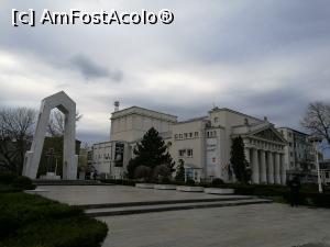 [P05] Parcul Eroilor; în dreapta, clădirea Teatrului Dramatic, iar în stânga Monumentul Eroilor Revoluției din 1989 » foto by crismis
 - 
<span class="allrVoted glyphicon glyphicon-heart hidden" id="av843986"></span>
<a class="m-l-10 hidden" id="sv843986" onclick="voting_Foto_DelVot(,843986,4457)" role="button">șterge vot <span class="glyphicon glyphicon-remove"></span></a>
<a id="v9843986" class=" c-red"  onclick="voting_Foto_SetVot(843986)" role="button"><span class="glyphicon glyphicon-heart-empty"></span> <b>LIKE</b> = Votează poza</a> <img class="hidden"  id="f843986W9" src="/imagini/loader.gif" border="0" /><span class="AjErrMes hidden" id="e843986ErM"></span>