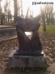 [P10] Gradina Publica din Galati - fotografie din 2010 cu sculpturi expuse in parc » foto by valimi
 - 
<span class="allrVoted glyphicon glyphicon-heart hidden" id="av171772"></span>
<a class="m-l-10 hidden" id="sv171772" onclick="voting_Foto_DelVot(,171772,4457)" role="button">șterge vot <span class="glyphicon glyphicon-remove"></span></a>
<a id="v9171772" class=" c-red"  onclick="voting_Foto_SetVot(171772)" role="button"><span class="glyphicon glyphicon-heart-empty"></span> <b>LIKE</b> = Votează poza</a> <img class="hidden"  id="f171772W9" src="/imagini/loader.gif" border="0" /><span class="AjErrMes hidden" id="e171772ErM"></span>