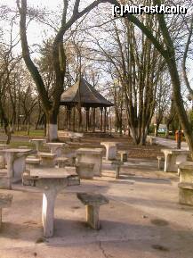[P19] Gradina Publica din Galati - fotografie din 2010 cu coltul pensionarilor si al pasionatilor de sah » foto by valimi
 - 
<span class="allrVoted glyphicon glyphicon-heart hidden" id="av171782"></span>
<a class="m-l-10 hidden" id="sv171782" onclick="voting_Foto_DelVot(,171782,4457)" role="button">șterge vot <span class="glyphicon glyphicon-remove"></span></a>
<a id="v9171782" class=" c-red"  onclick="voting_Foto_SetVot(171782)" role="button"><span class="glyphicon glyphicon-heart-empty"></span> <b>LIKE</b> = Votează poza</a> <img class="hidden"  id="f171782W9" src="/imagini/loader.gif" border="0" /><span class="AjErrMes hidden" id="e171782ErM"></span>