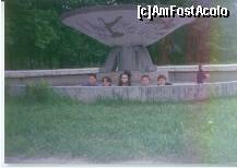 [P02] Gradina Publica din Galati - fotografie din 1998 la fantana arteziana » foto by valimi
 - 
<span class="allrVoted glyphicon glyphicon-heart hidden" id="av171763"></span>
<a class="m-l-10 hidden" id="sv171763" onclick="voting_Foto_DelVot(,171763,4457)" role="button">șterge vot <span class="glyphicon glyphicon-remove"></span></a>
<a id="v9171763" class=" c-red"  onclick="voting_Foto_SetVot(171763)" role="button"><span class="glyphicon glyphicon-heart-empty"></span> <b>LIKE</b> = Votează poza</a> <img class="hidden"  id="f171763W9" src="/imagini/loader.gif" border="0" /><span class="AjErrMes hidden" id="e171763ErM"></span>