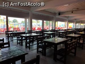 [P37] Noi am mâncat la autoservire; fotografia este făcută imediat după ce am intrat, mai târziu locul se aglomerase.  » foto by Floryn81
 - 
<span class="allrVoted glyphicon glyphicon-heart hidden" id="av1080928"></span>
<a class="m-l-10 hidden" id="sv1080928" onclick="voting_Foto_DelVot(,1080928,4503)" role="button">șterge vot <span class="glyphicon glyphicon-remove"></span></a>
<a id="v91080928" class=" c-red"  onclick="voting_Foto_SetVot(1080928)" role="button"><span class="glyphicon glyphicon-heart-empty"></span> <b>LIKE</b> = Votează poza</a> <img class="hidden"  id="f1080928W9" src="/imagini/loader.gif" border="0" /><span class="AjErrMes hidden" id="e1080928ErM"></span>