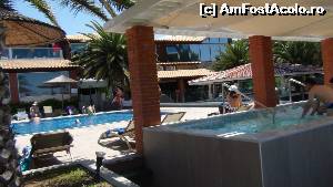 [P07] Un jacuzi relaxant, mai putin cand se umple de copii si rasuna toata piscina de tipete.  » foto by blonduta_blue
 - 
<span class="allrVoted glyphicon glyphicon-heart hidden" id="av521206"></span>
<a class="m-l-10 hidden" id="sv521206" onclick="voting_Foto_DelVot(,521206,4512)" role="button">șterge vot <span class="glyphicon glyphicon-remove"></span></a>
<a id="v9521206" class=" c-red"  onclick="voting_Foto_SetVot(521206)" role="button"><span class="glyphicon glyphicon-heart-empty"></span> <b>LIKE</b> = Votează poza</a> <img class="hidden"  id="f521206W9" src="/imagini/loader.gif" border="0" /><span class="AjErrMes hidden" id="e521206ErM"></span>