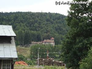 [P31] Castelul Cantacuzino văzut (cu ceva zoom) din zona centrală a stațiunii.  » foto by Floryn81
 - 
<span class="allrVoted glyphicon glyphicon-heart hidden" id="av639849"></span>
<a class="m-l-10 hidden" id="sv639849" onclick="voting_Foto_DelVot(,639849,4537)" role="button">șterge vot <span class="glyphicon glyphicon-remove"></span></a>
<a id="v9639849" class=" c-red"  onclick="voting_Foto_SetVot(639849)" role="button"><span class="glyphicon glyphicon-heart-empty"></span> <b>LIKE</b> = Votează poza</a> <img class="hidden"  id="f639849W9" src="/imagini/loader.gif" border="0" /><span class="AjErrMes hidden" id="e639849ErM"></span>